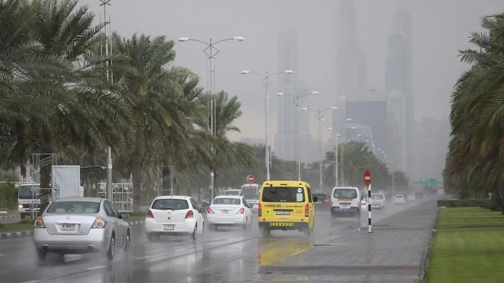 منخفض جوي ماطر مستمر حتى الثلاثاء