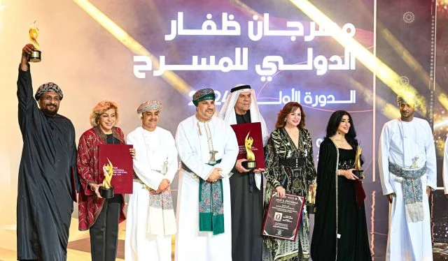 مهرجان ظفار الدولي للمسرح يضيء سماء سلطنة عمان بنجوم الفن والمسرح